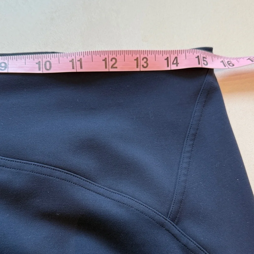 Lululemon Cropped Navy Leggings with Rare Pineapple Detail, EUC, Size 12